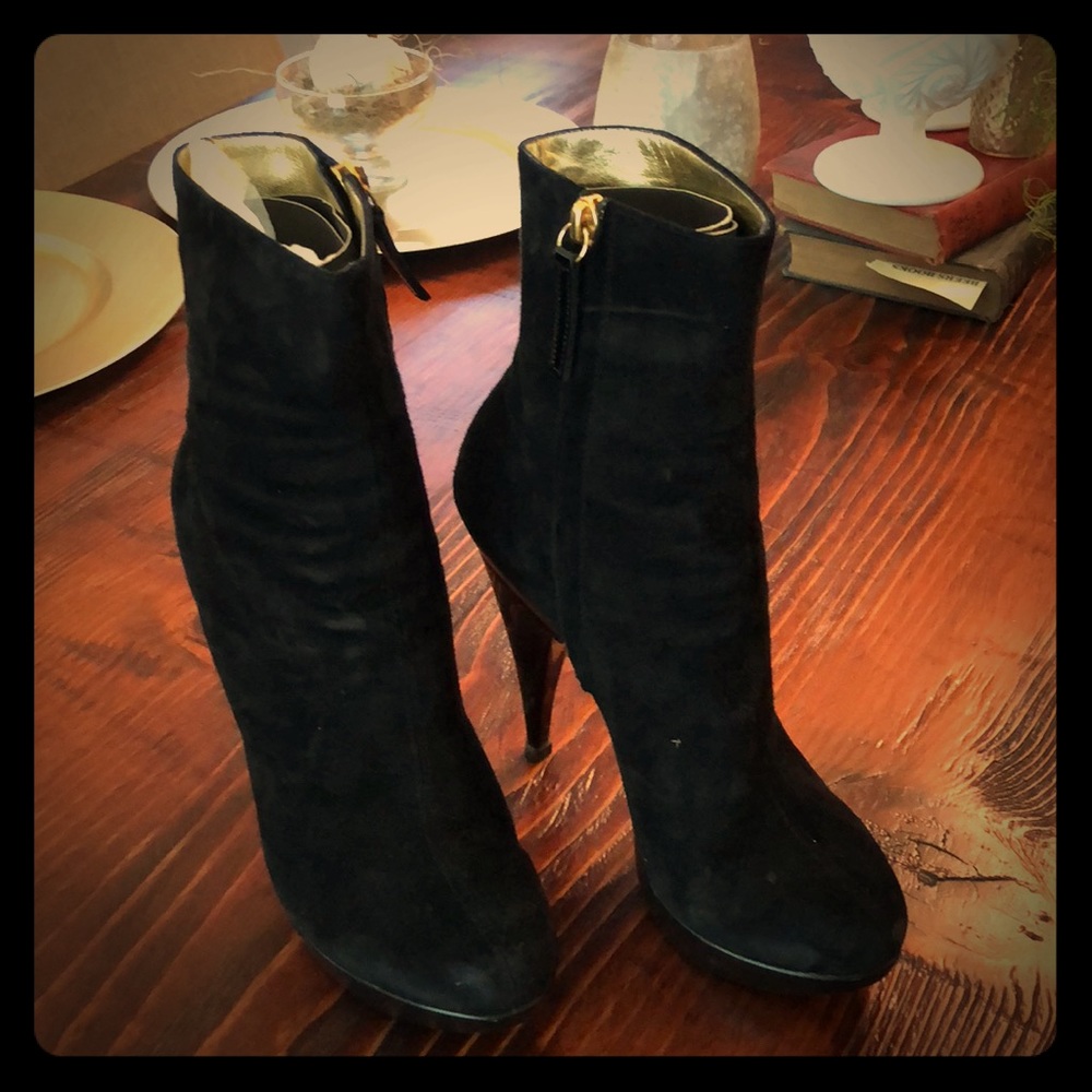 Size 37 (6.5-7) Giuseppe Zanotti Design suede boot